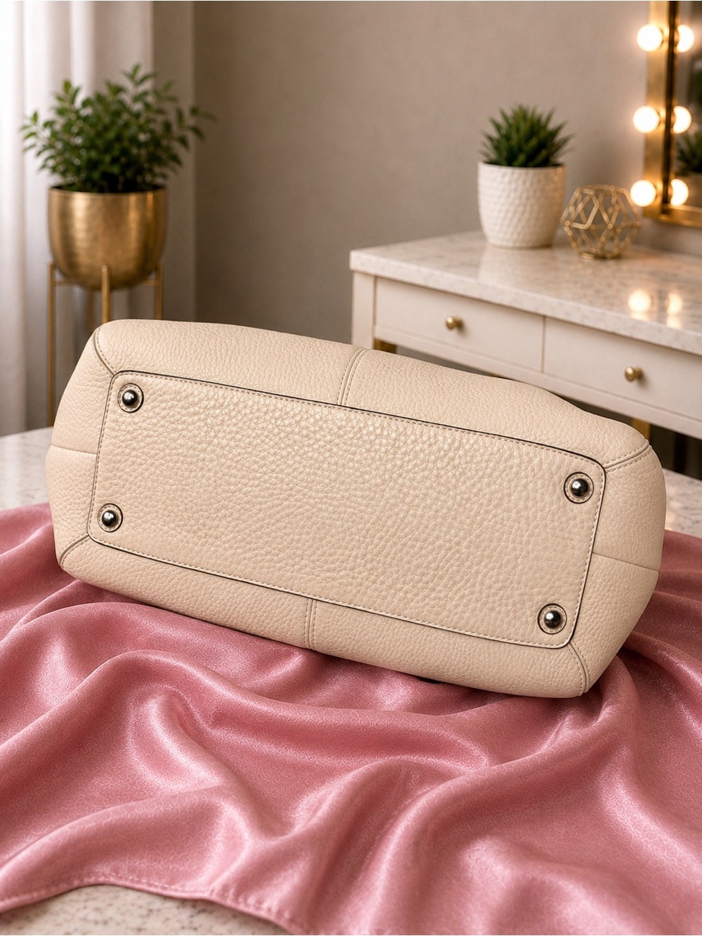 Coach Cream Leather Shoulder Bag with Silver Hardware - Picture 6 of 10